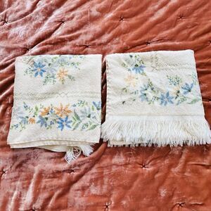 Vtg Lady Pepperell Yellow Floral Towels 2 Decor USA Fringe